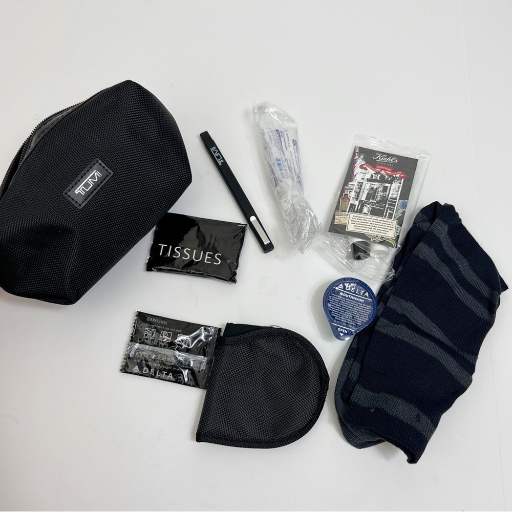 Tumi For Delta Airlines Travel Storage Overnight Toiletry Pouch SET